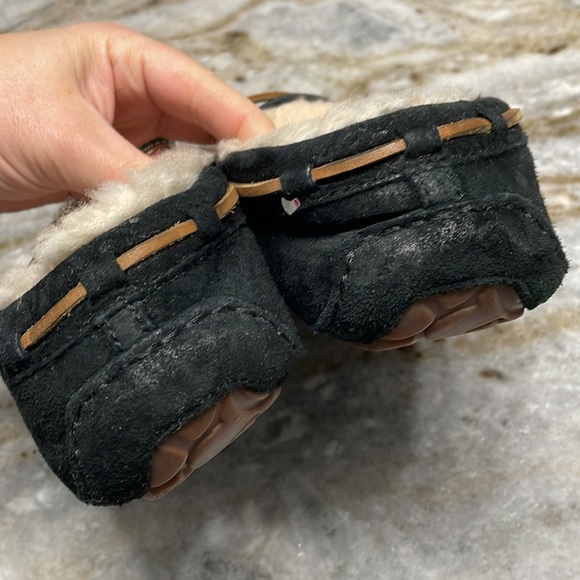 Ugg Dakota Black Suede Slippers Women’s size 6 - Picture 10 of 12